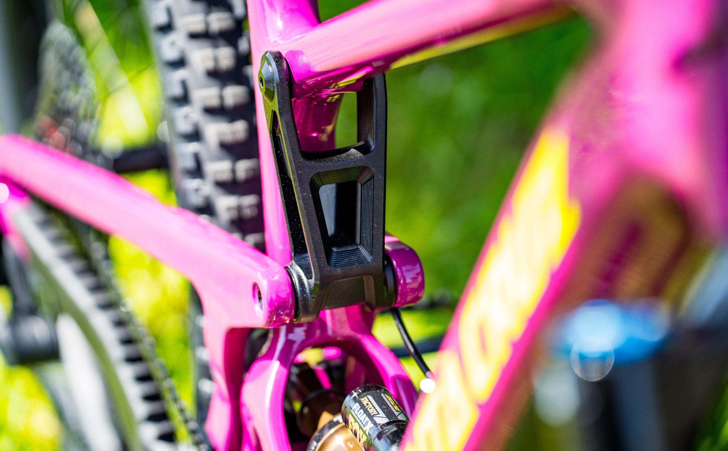 Santa Cruz Bronson 5 GX AXS Carbon C Kalimotxo Santa Cruz Bronson 5 GX AXS Carbon C Kalimotxo 2024 Details